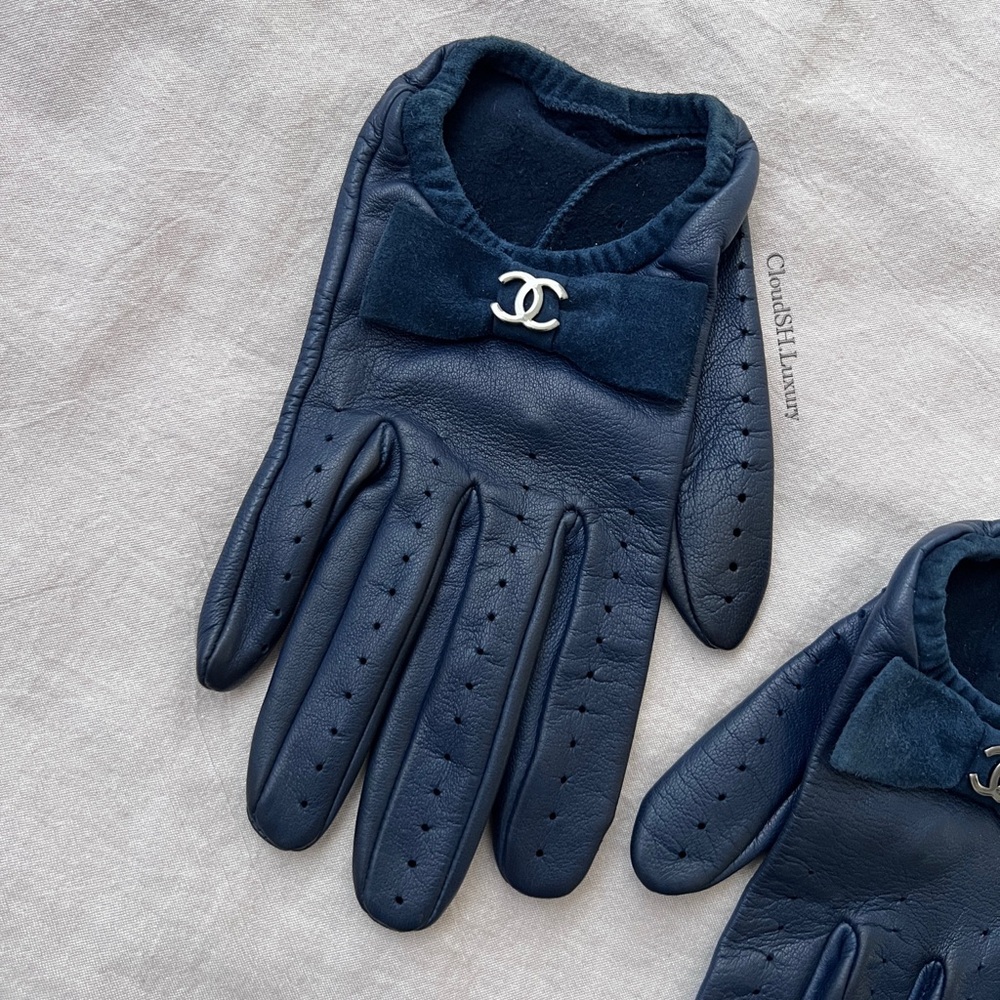 Auth Chanel Classic CC Logo Bow Dark Navy Leather Gloves - Size 7 (XS) - Picture 3 of 13